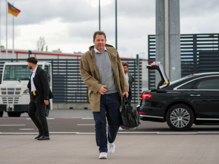 Klingbeil vyzýva na samit o podpore oceliarskeho sektora a nižších energiách