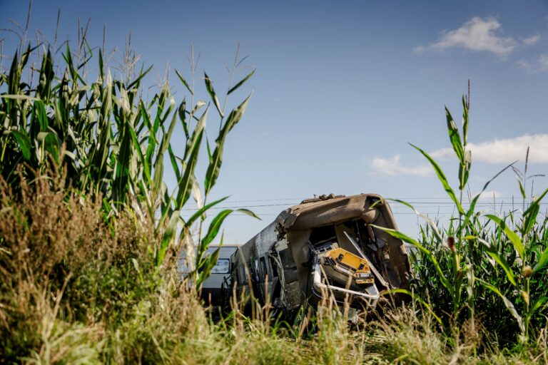 V Egypte sa vykoľajil vlak, hlásia troch mŕtvych a takmer sto zranených