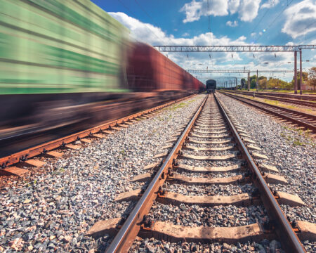 Obnova trate zo Žiliny k Ukrajine je v nedohľadne. Meškajú peniaze aj výstavba