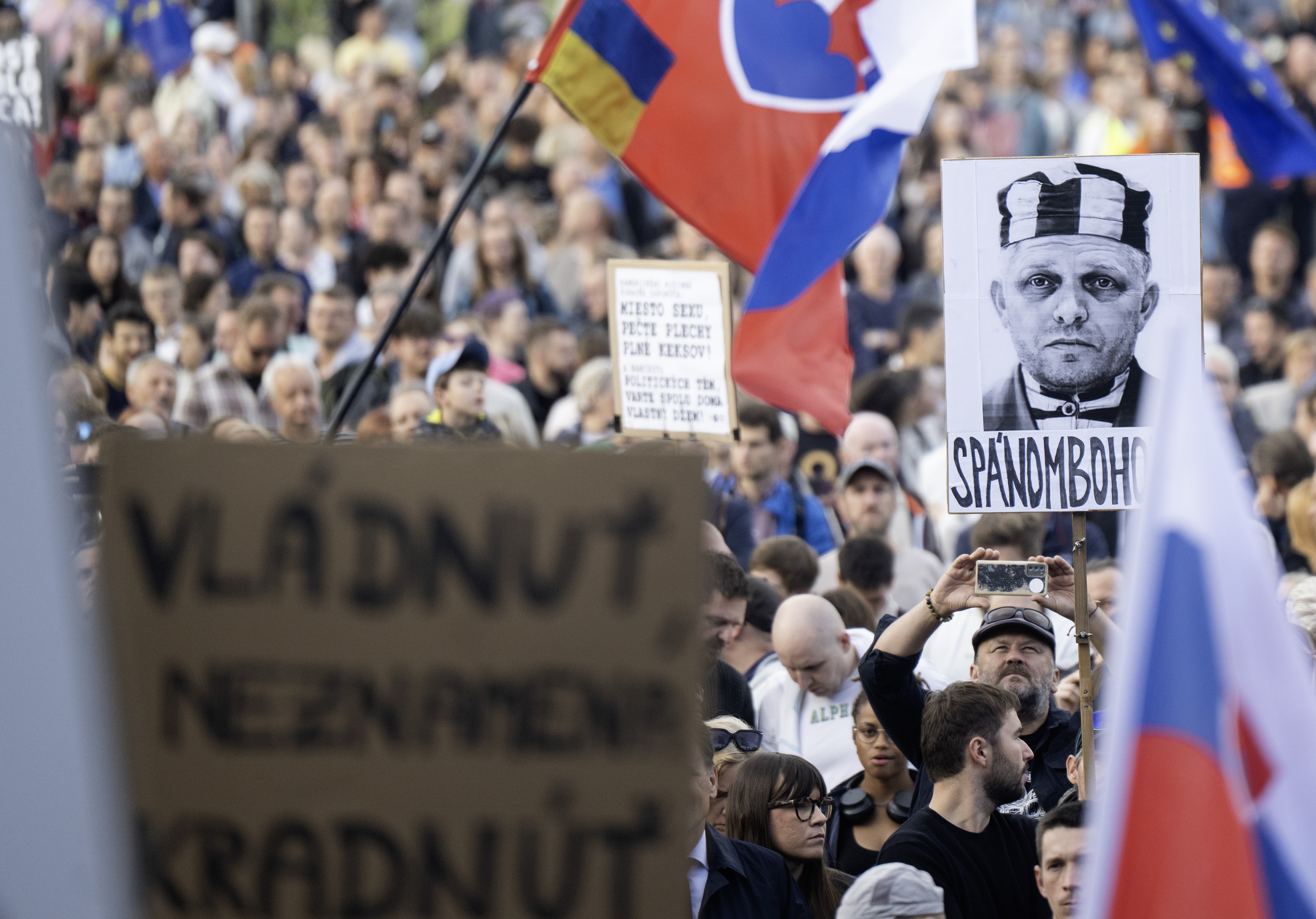 Opozícia v uliciach: Naď vyzval na generálny štrajk, Gröhling ho navrhol na 17. novembra