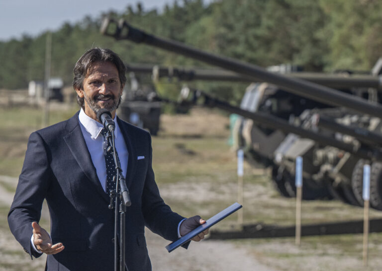 Slovensko budúci rok možno nedá na obranu dve percentá HDP, tvrdí Kaliňák