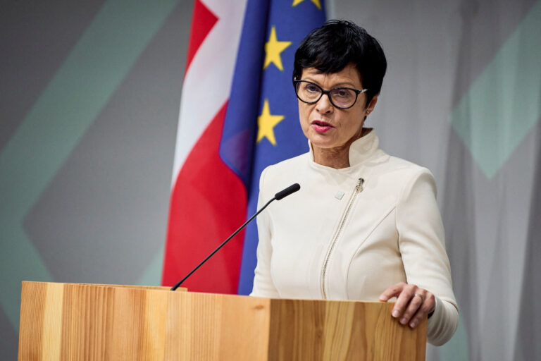 Separatistické iniciatívy v Bosne ohrozujú cestu do EÚ, tvrdí komisárka