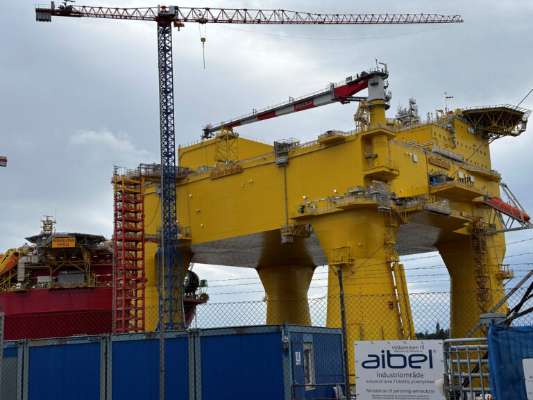 Ukrajina poškodila ropný terminál v Novorossijsku, Kremeľ je pobúrený