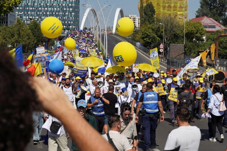 Začiatok školy v Rumunsku sprevádzajú masové protesty učiteľov