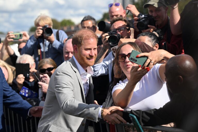 Princ Harry venoval viac ako milión libier na pomoc mladým v núdzi