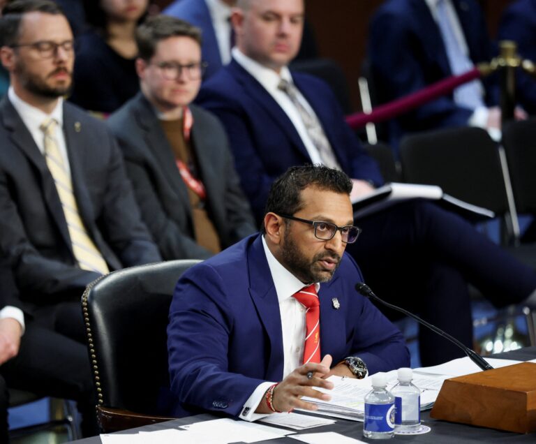 Tlak na FBI silnie. Patel musí vysvetľovať zmiznuté dokumenty o Epsteinovi