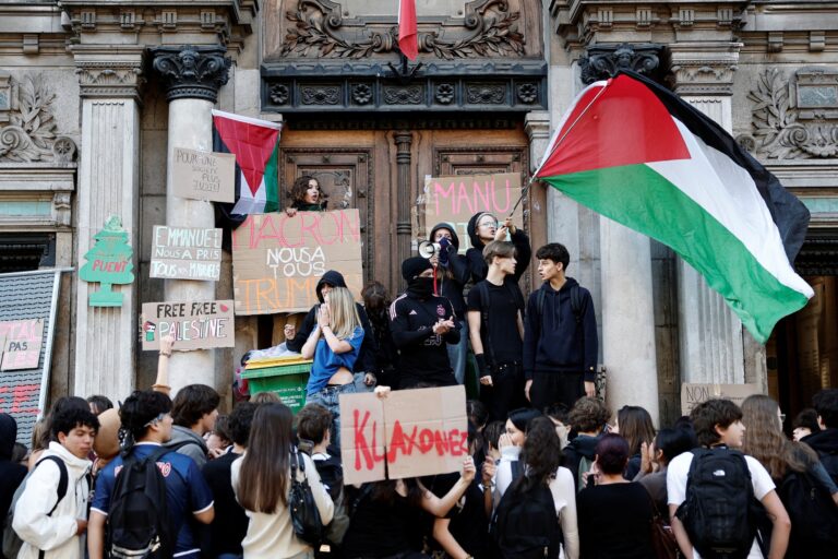 France paralyzed by strikes: schools, trains, and hospitals under pressure