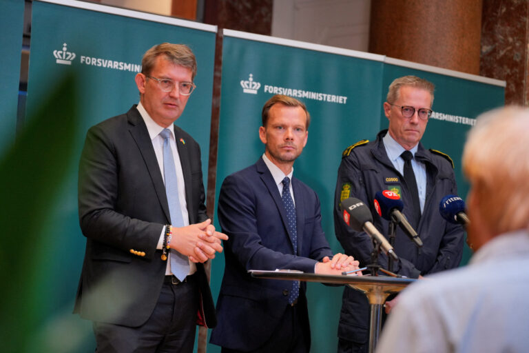 Danish Defense Minister: Drones over airports are a “systematic operation”