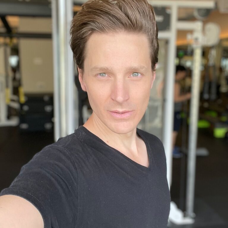 Na semafore vystúpil a vystrelil na ženu v druhom aute. Amerického herca obvinili