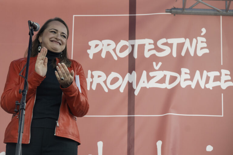 Odbory protestujú proti škrtom, vláda podľa nich trestá pracujúcich