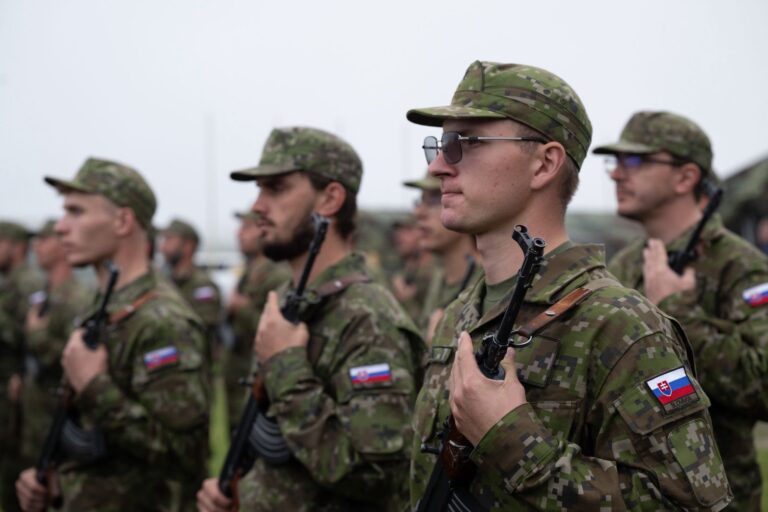 Národné obranné sily zvládlo ďalších takmer sto osôb, zložili prísahu