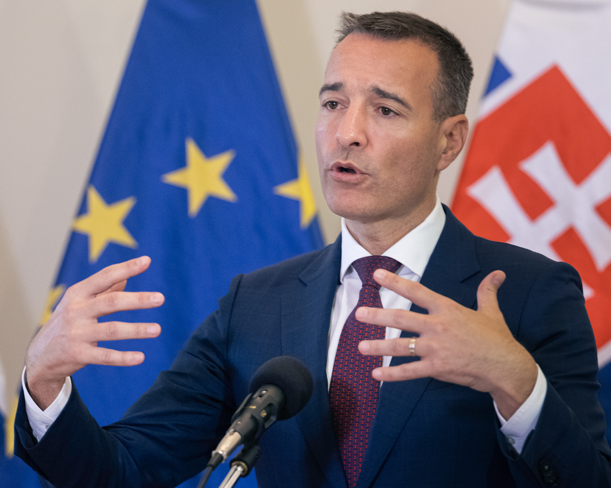 Slovensko spúšťa elektronické maturity. Školy dostanú modernú techniku za milióny eur