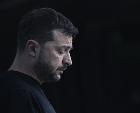 Korupčná kríza na Ukrajine pokračuje a ohrozuje  Zelenského postavenie