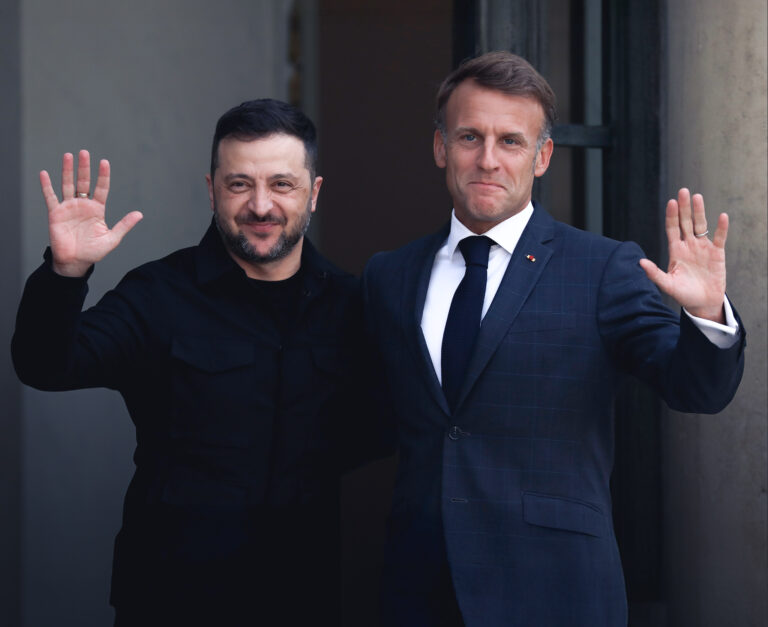 Emmanuel Macron a Volodomyr Zelenskyj. Foto: Antoine Gyori - Corbis/Corbis via Getty Images