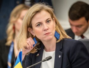 Piggy-Staatsaffäre, ein Kindesmissbrauchs-Fall, viele Skandale - ein Regierungsanfänger scheitert