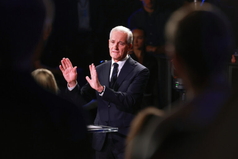 K víťazstvu v parlamentných voľbách v Nórsku smeruje Strana práce