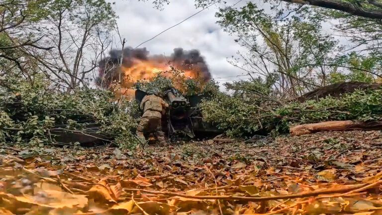 Ukrajina tvrdí, že Rusko používa na fronte „novú taktiku“