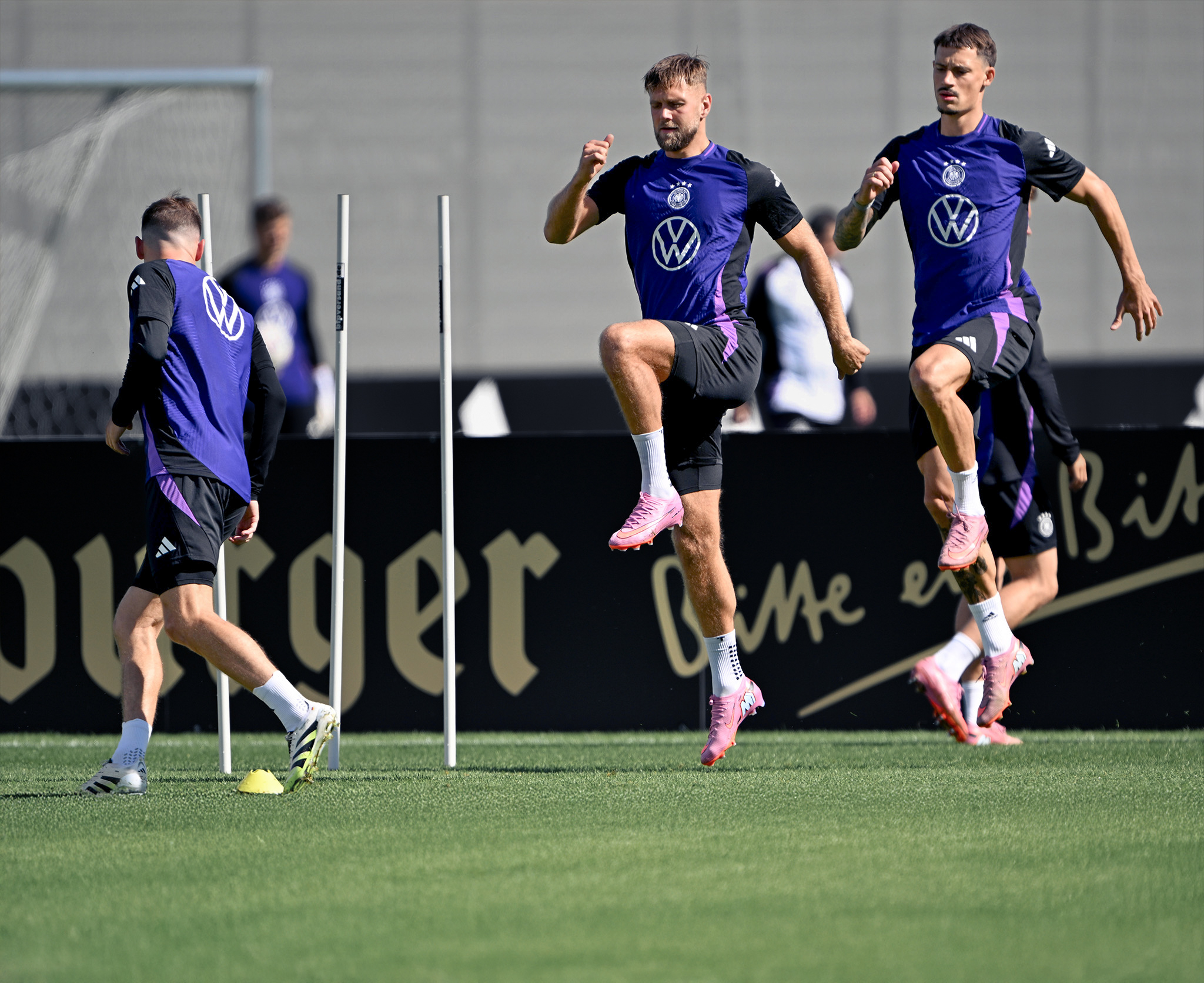 Slovensko privíta v kvalifikácii superfavorita. Calzonu trápi maródka aj nejasná zostava