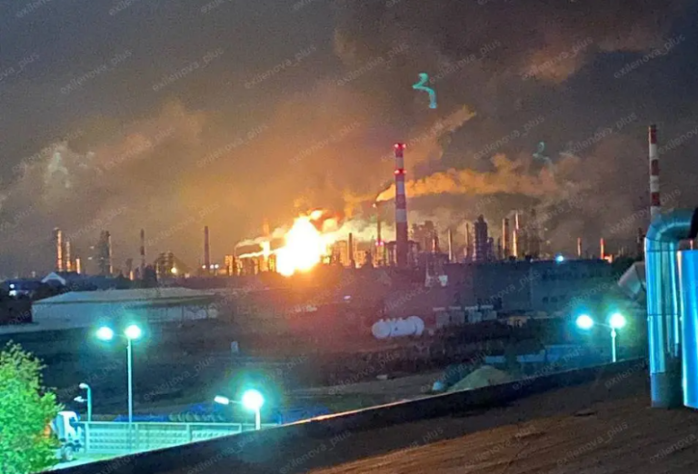 Ukrajina zaútočila na rafinériu v Riazani a na ropné sklady v Luhansku