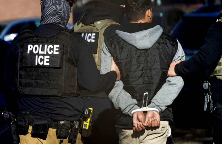 Americká prisťahovalecká agentúry urobila raziu v juhokórejskom závode