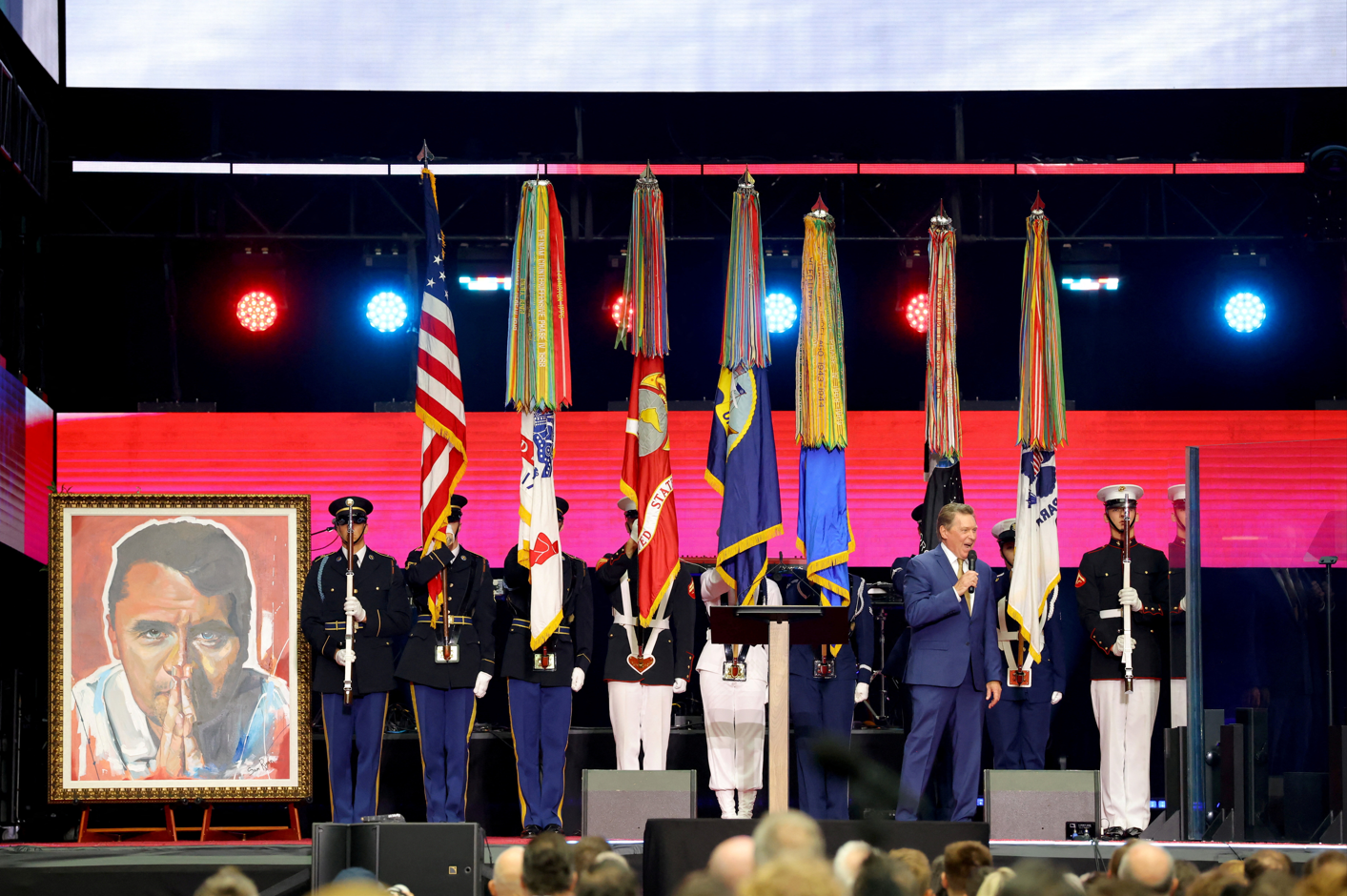 Trump a desaťtisíce ľudí v USA vzdávajú hold Charliemu Kirkovi