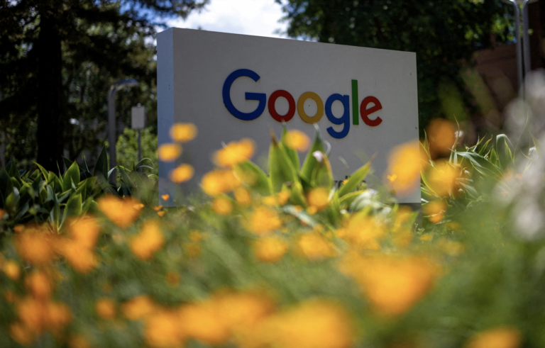 Google schließt Vergleich mit Mutter: Sohn hatte nach Chatbot-Kommunikation Suizid begangen