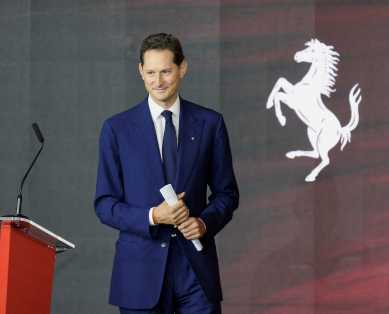 Spor o dedičstvo sa skončil. Šéfa Ferrari čakajú verejnoprospešné práce