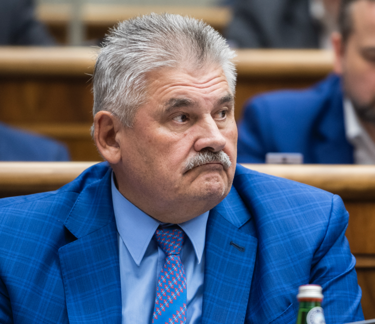 Richter: Platy ústavných činiteľov môžu byť súčasťou konsolidácie