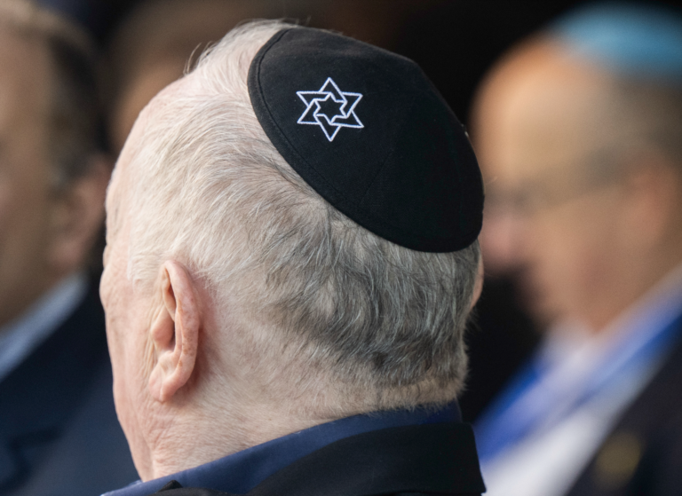 Iniciatíva Nezabudnutí susedia pripomenula v mestách obete holokaustu