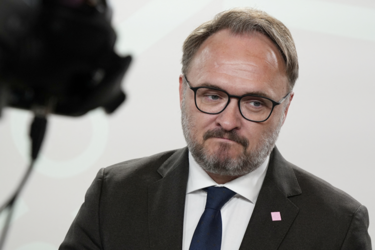 Komisár pre energetiku potvrdil termín na ukončenie dovozu ropy z Ruska