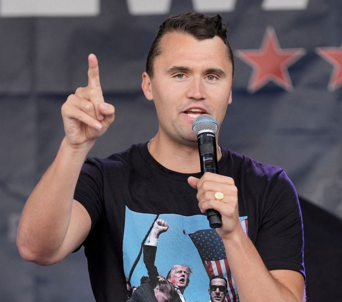 Vigíliu za zosnulého Kirka v Bostone narušili aktivisti z Antifa