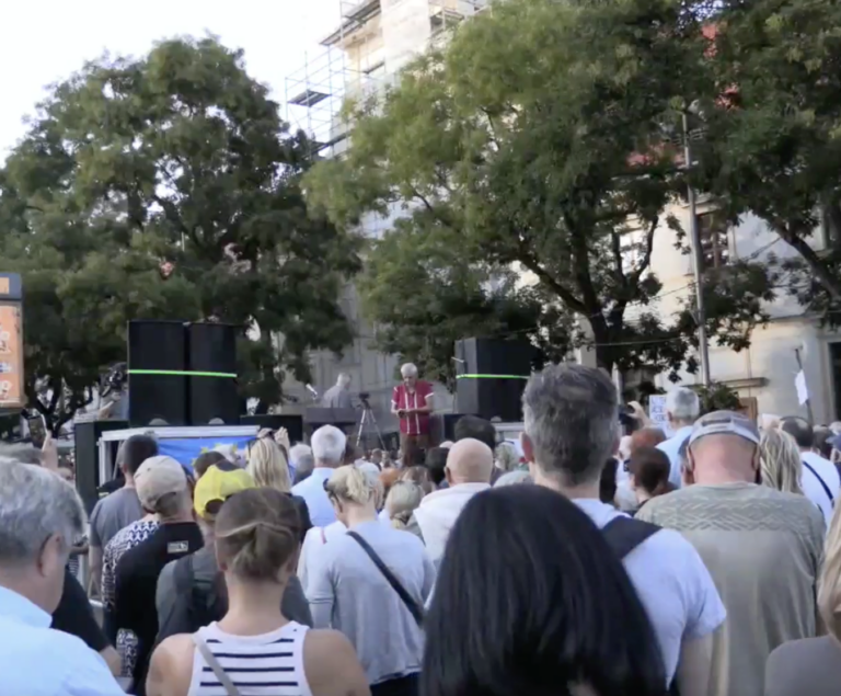 V Bratislave sa zhromaždili nespokojní obyvatelia na protivládnom proteste