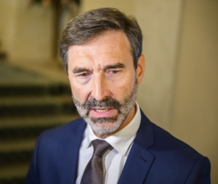 Blanárova dcéra s vnučkou havarovala a odišla, minister ju bráni