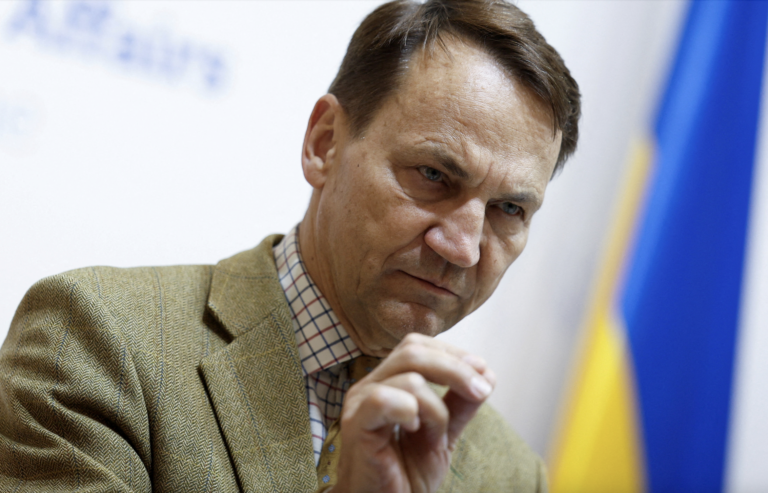 Sikorski a Orbán sa pohádali na X. Poľský minister hovorí o zničení Družby