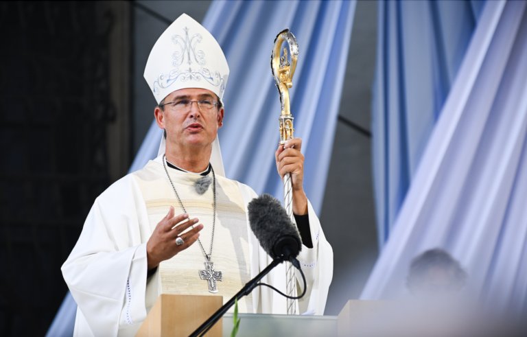 Trstenský v Šaštíne: Spoločnosť sa musí zjednotiť ako Mária pod krížom