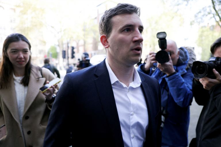 Briti čelili obvineniam zo špionáže pre Čínu, dôkazné štandardy už prípad nespĺňa