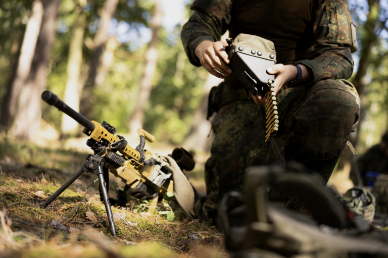 Rusko sprísňuje tresty pre exväzňov v armáde za predstieranie choroby či dezerciu