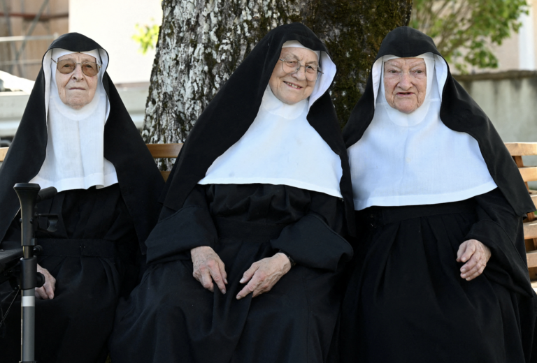 Mníšky poslala diecéza do domova dôchodcov, odtiaľ utiekli späť do kláštora