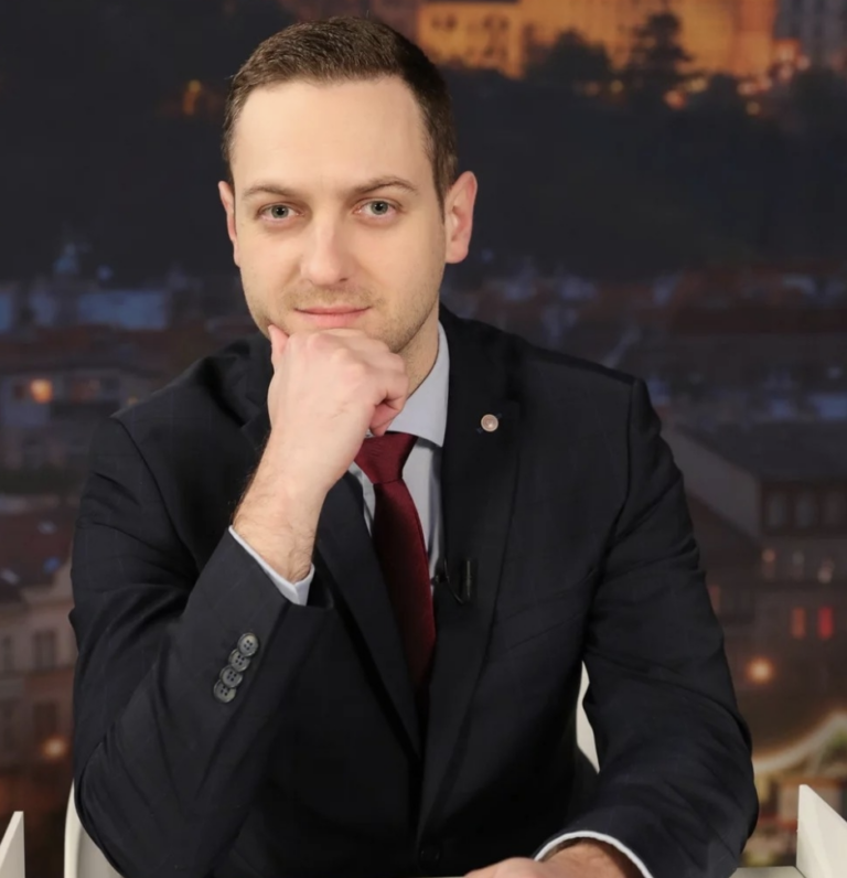 Česko rieši podľa politológa kauzy a zahraničie, no ignoruje historicky nízku pôrodnosť