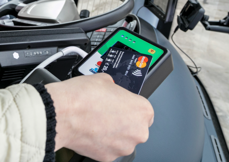 Obchodníci budú musieť prijať platbu aj cez QR kód, kartou i prevodom