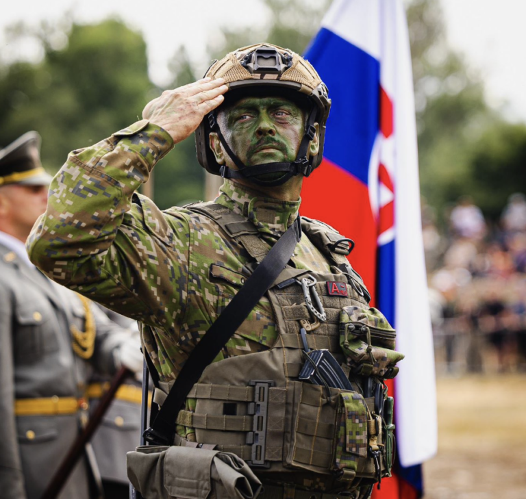 Vláda schválila vojakom nové uniformy a výstavbu troch atletických hál