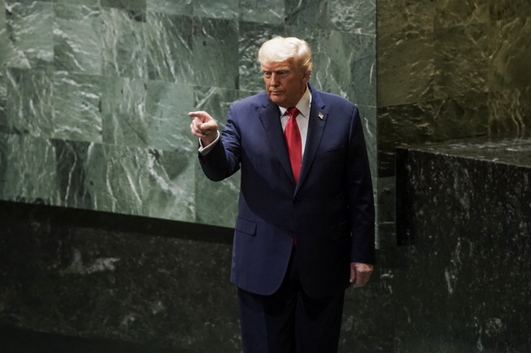 OSN vysvetlila zastavenie eskalátora s Trumpom, kameraman spustil poistku