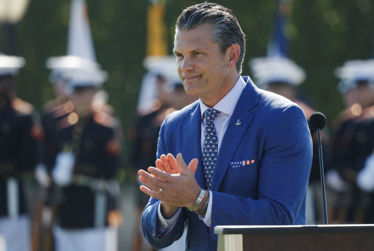 Minister Hegseth zrušil výbor pre ženy v armáde, hovorí o „feministickej agende“