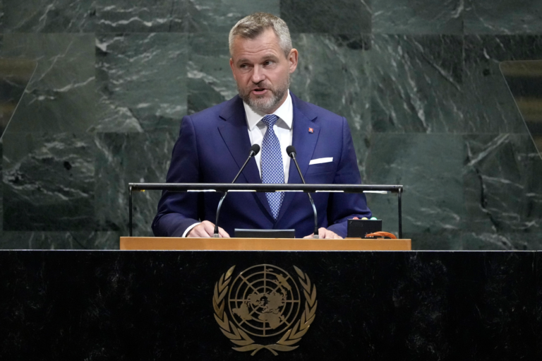 Ukrajina napriek mierovej iniciatíve stále bojuje, vyslovil Pellegrini v OSN