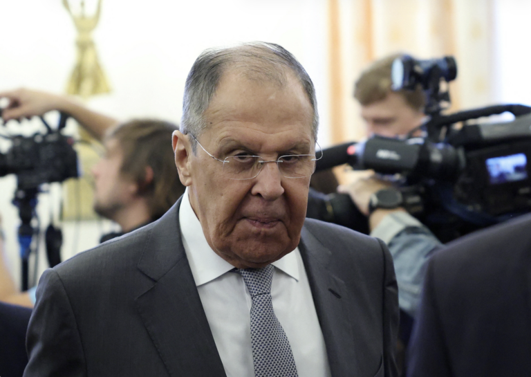 NATO a Únia vedú cez Ukrajinu vojnu proti Rusku, povedal Lavrov