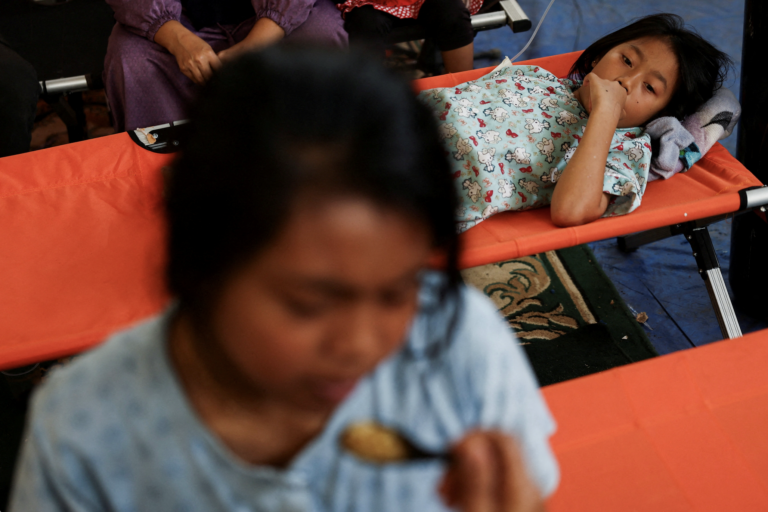 Prezident im sľúbil bezplatné obedy v škole, tisíce detí skončili v nemocnici