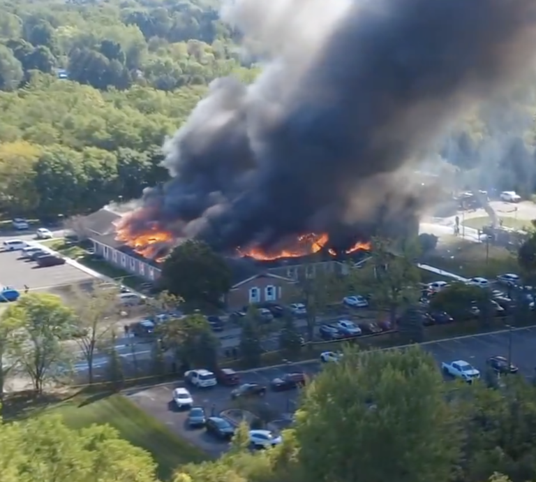 Tragédia v kostole v Michigane. Hlásia niekoľko postrelených a požiar