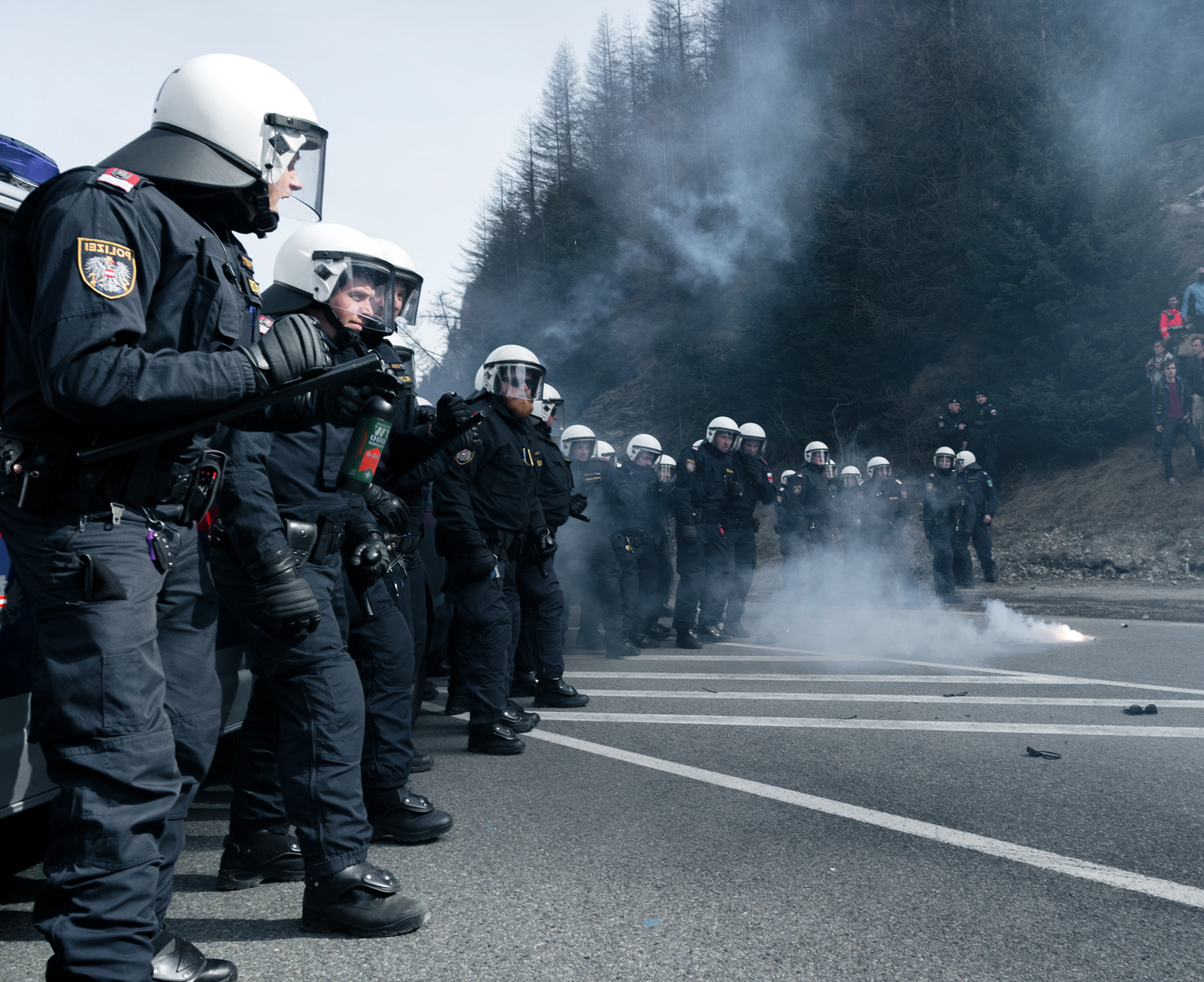 Budget-Krise: ÖVP-SPÖ-NEOS-Koalition streicht 32.000 Polizisten den Weihnachts-Bonus