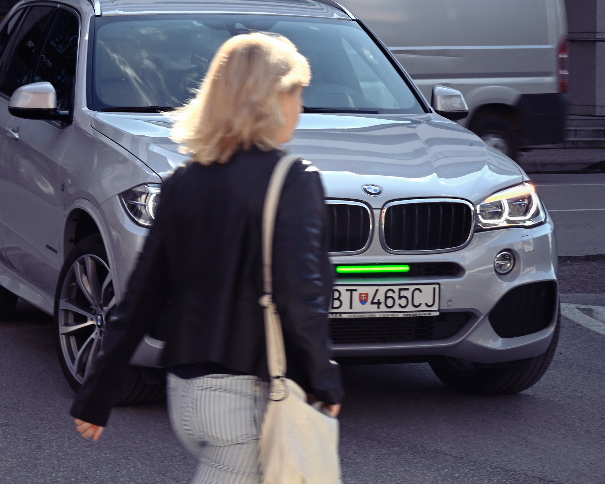 Zvýši predné brzdové svetlo bezpečnosť premávky? Dopravný expert to spochybňuje