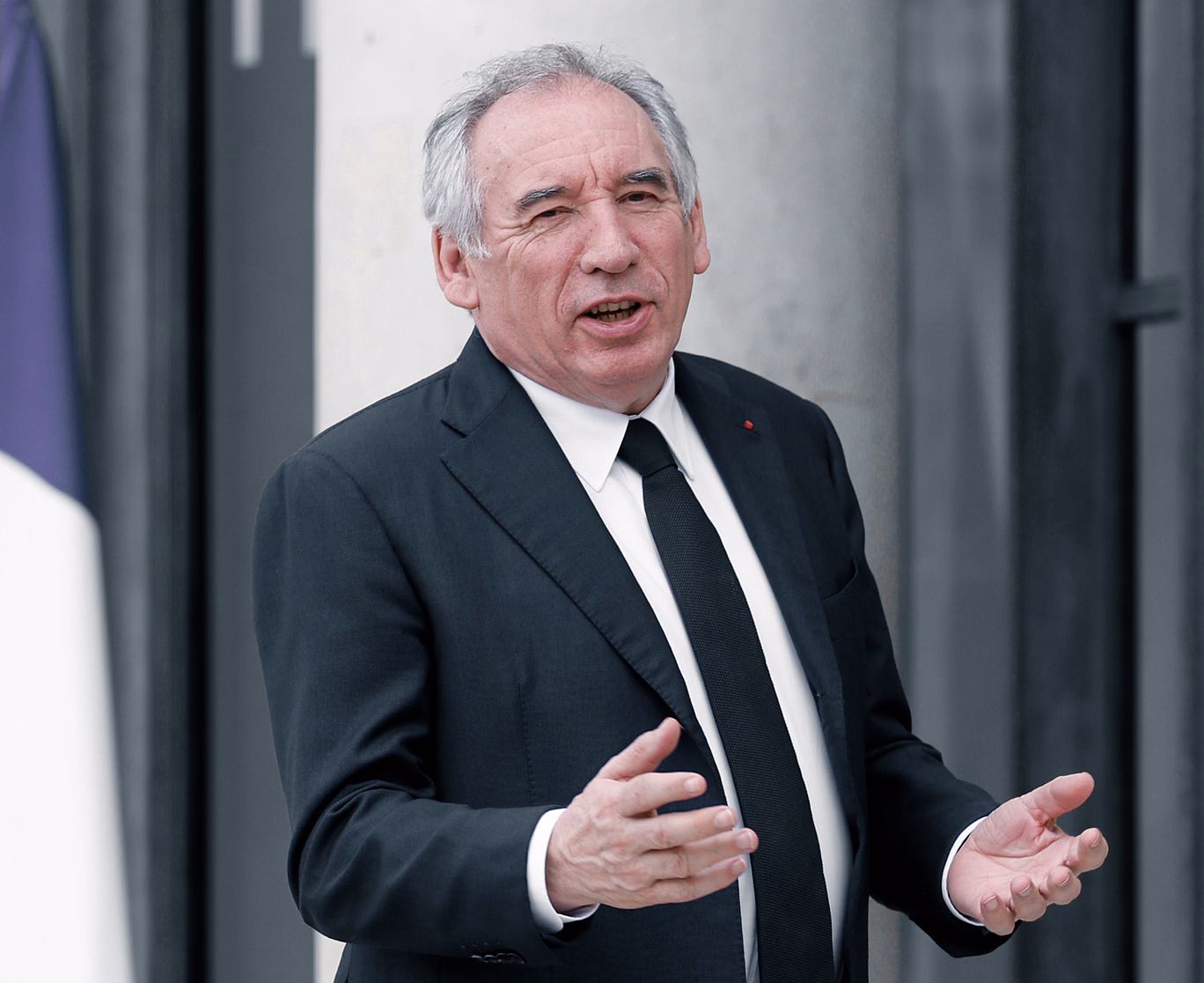 Francúzi sú v šoku. Za dlhy môžete vy, odkazuje im premiér